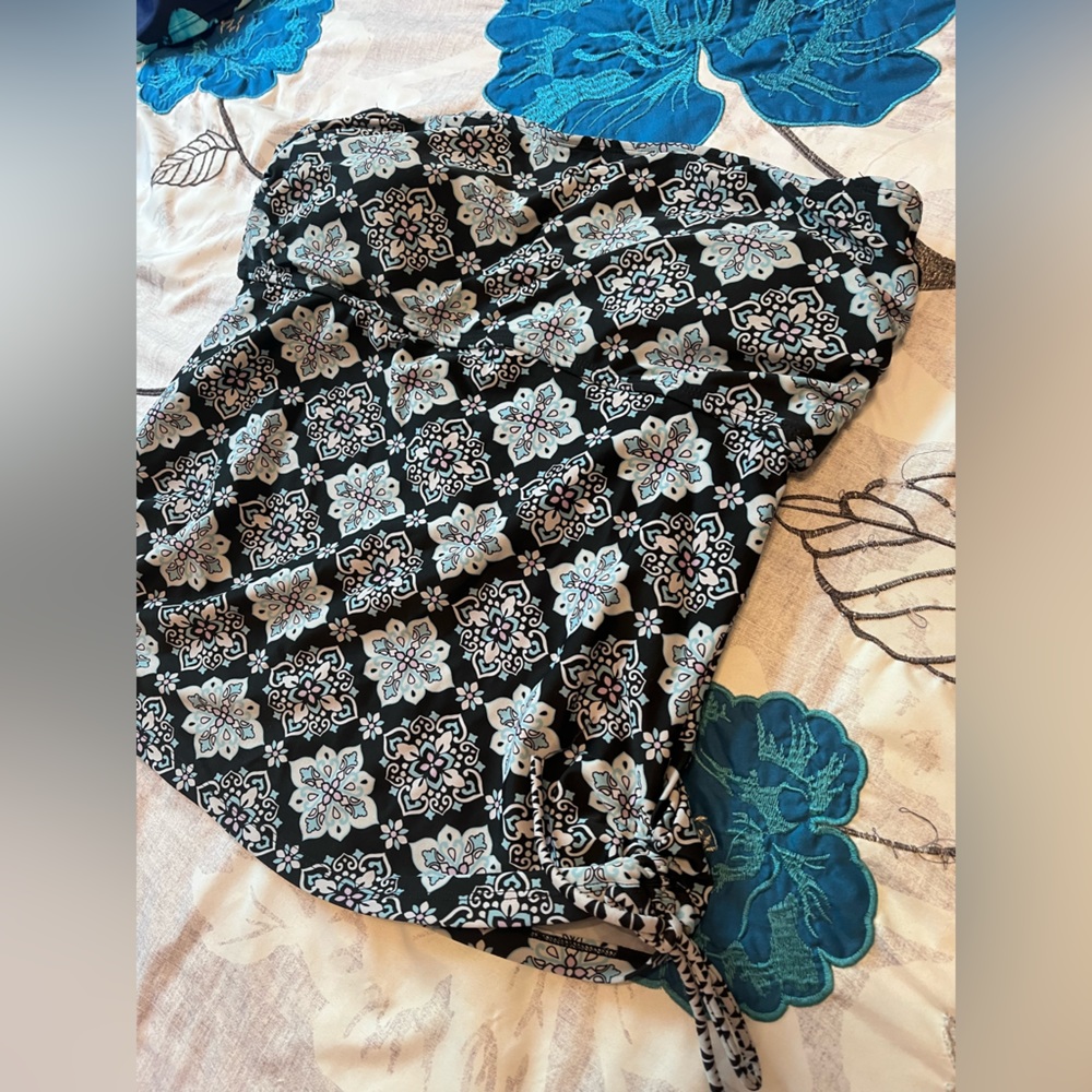 Black And White Patterned Bikini Top - image 4